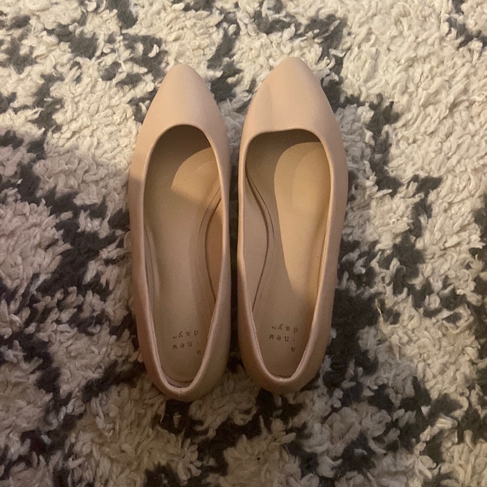 Nude flats
